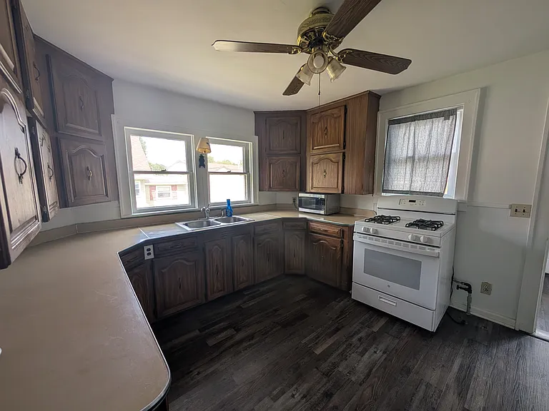 755 S Main St — Photo 11