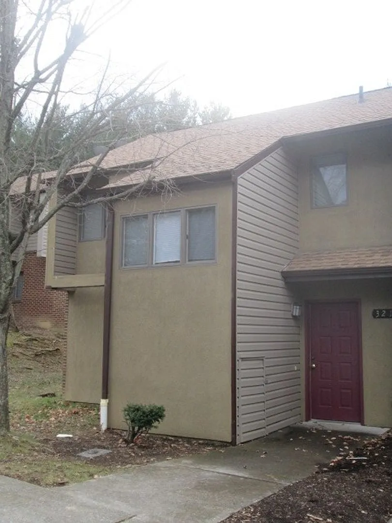 3 Bedroom 2.5 Bath Townhouse — Photo 1
