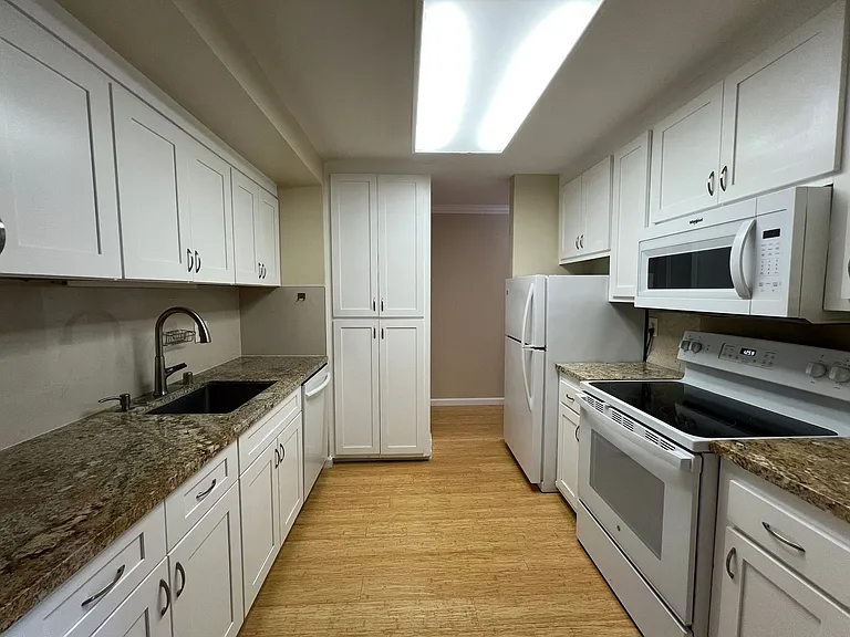 1750 Halford Ave #114 — Photo 4
