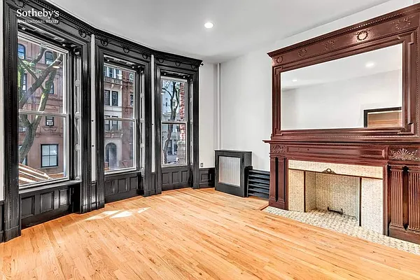 Rented by Sotheby's International Realty | media 41