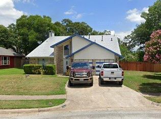 807 Dickey Dr, Euless, TX 76040