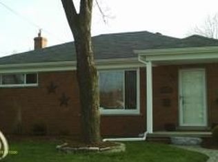 23043 Playview St, Saint Clair Shores, MI 48082