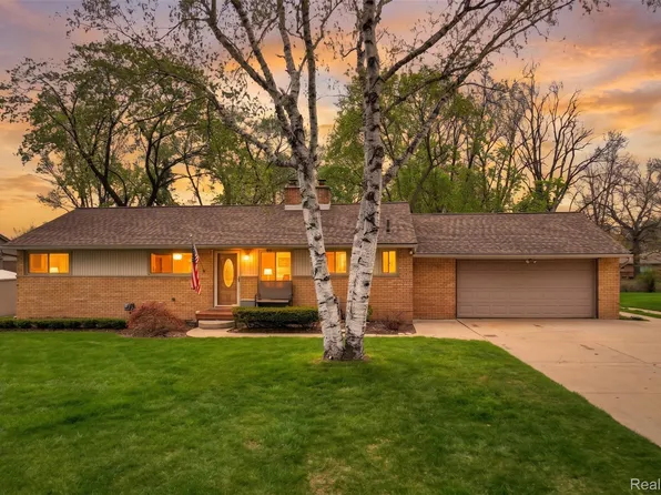 95 Windsor Rd, Rochester Hills, MI 48307