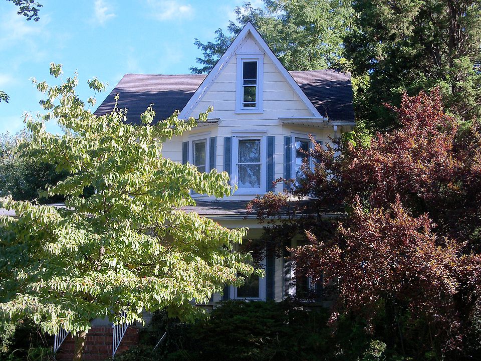 525 Walker Street View