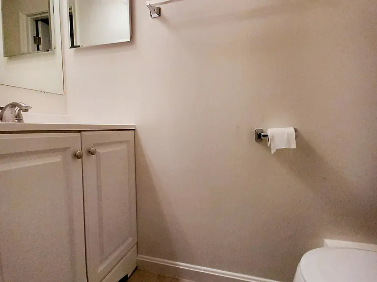 21 Essex Sq — Photo 10