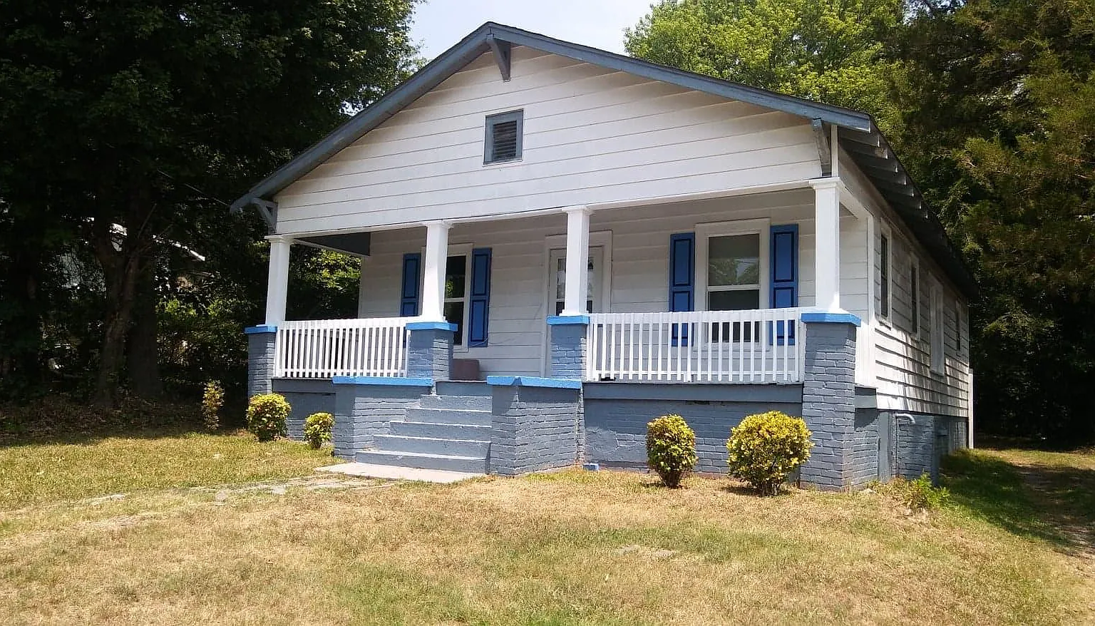 610 Holt Ave — Photo 2