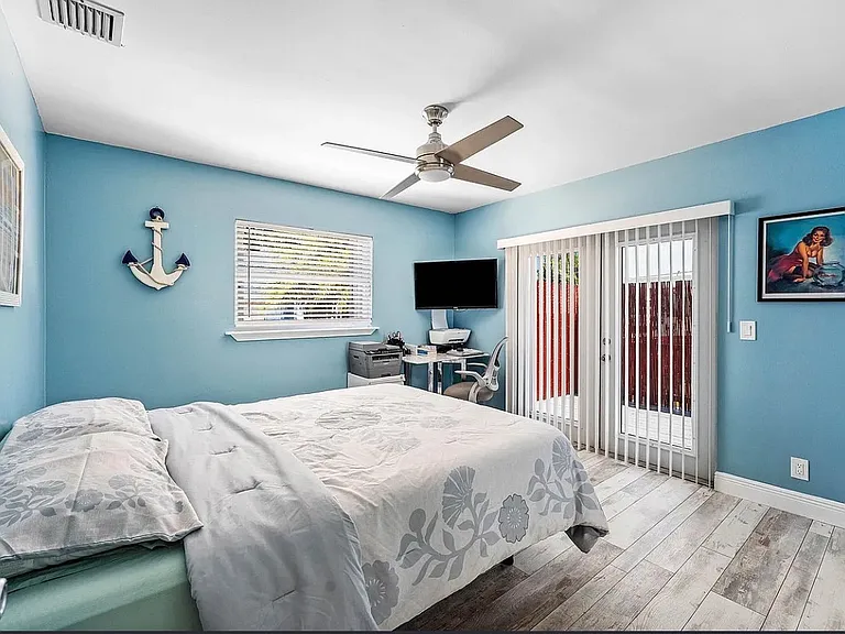 907 N A St — Photo 11