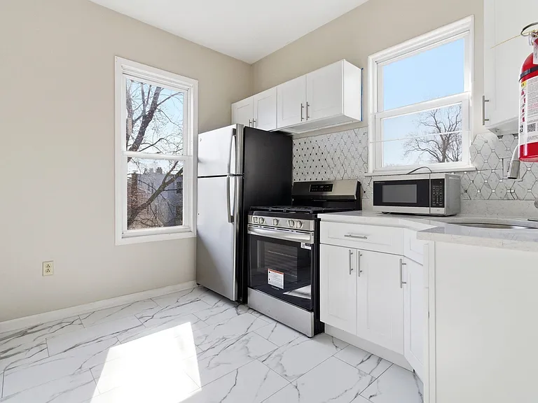 470 Mallory Ave #2 — Photo 19