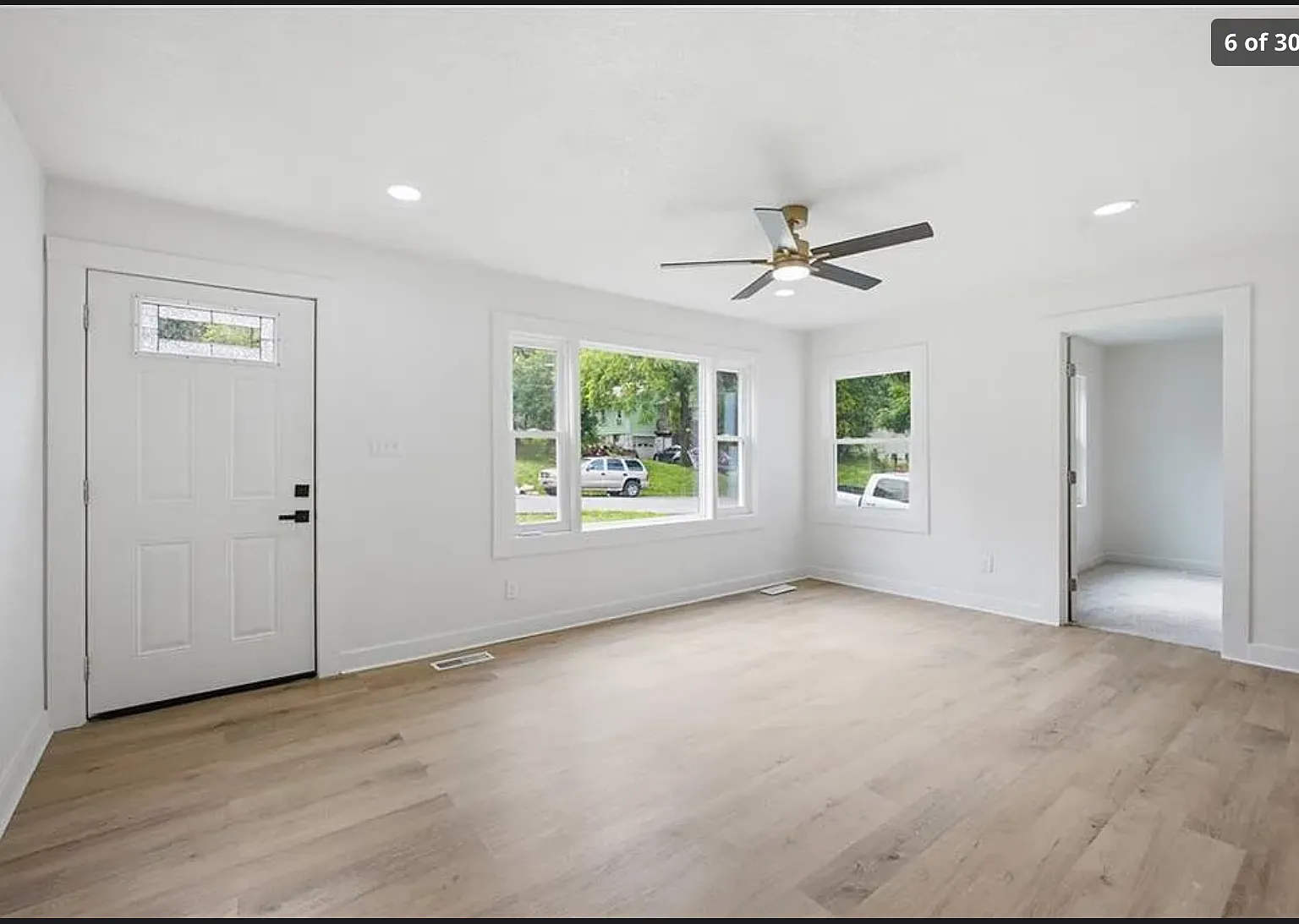 3 bed, 1025 sqft, $2,200 — Photo 2