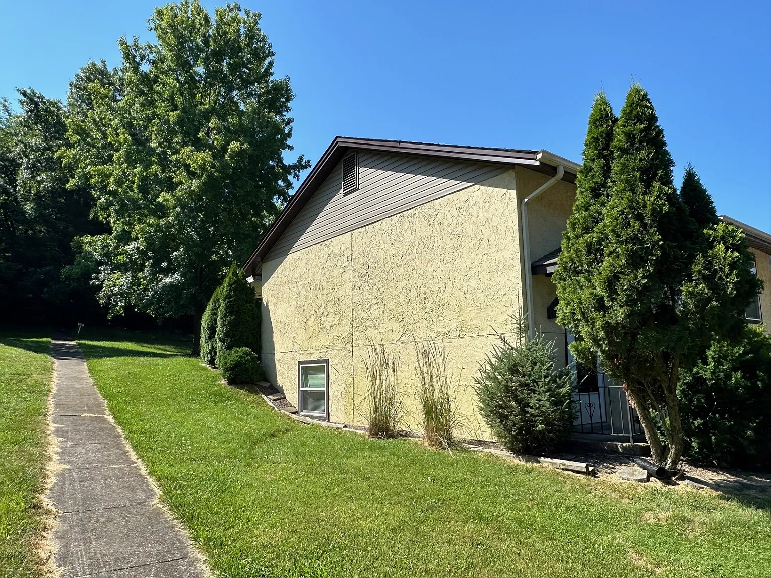 2 bed, 1500 sqft, $1,792 — Photo 2
