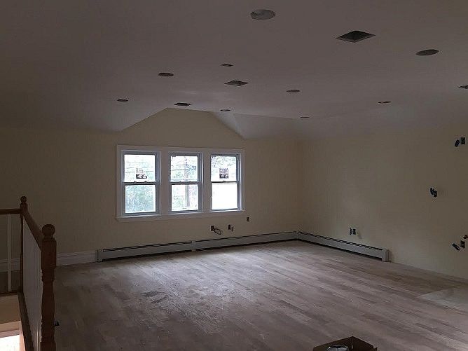 1st image of 631 Vincent Ave