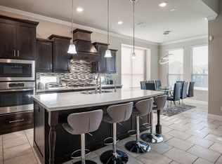 7488 Reverchon Dr, Irving, TX 75063