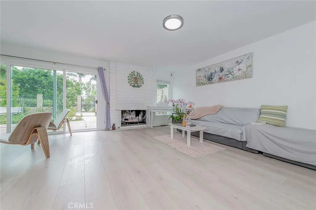 4 bed, 2512 sqft, $7,288 — Photo 4