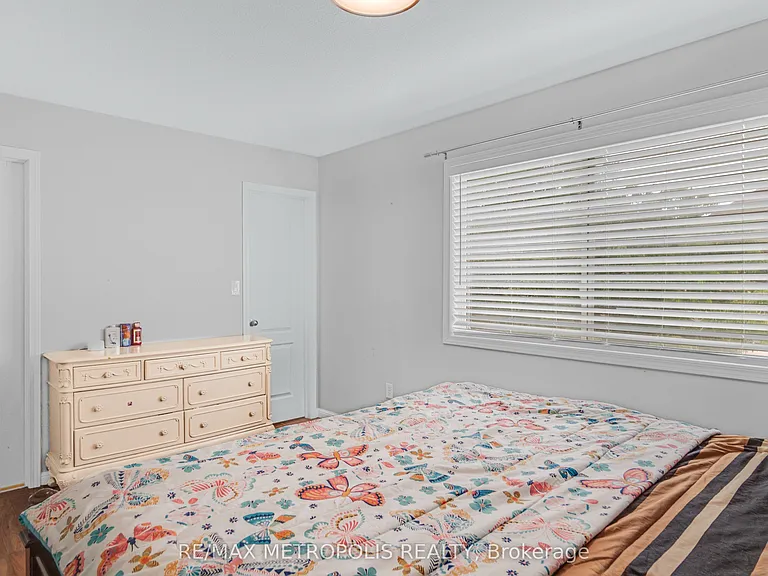 2420 Baintree Cres — Photo 27
