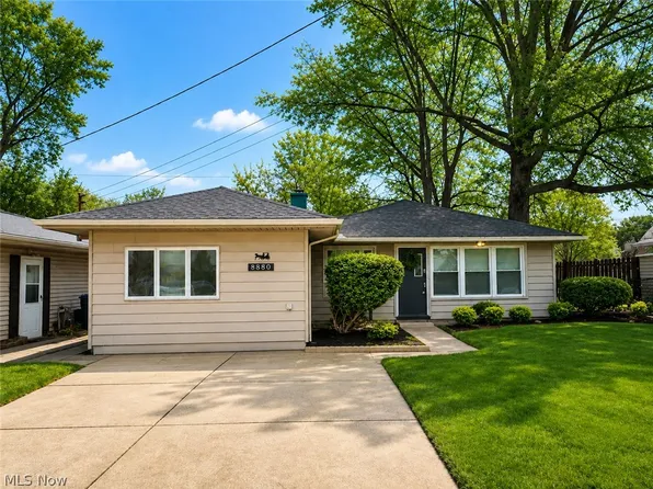 8880 W Ridgewood Dr, Parma Heights, OH 44130