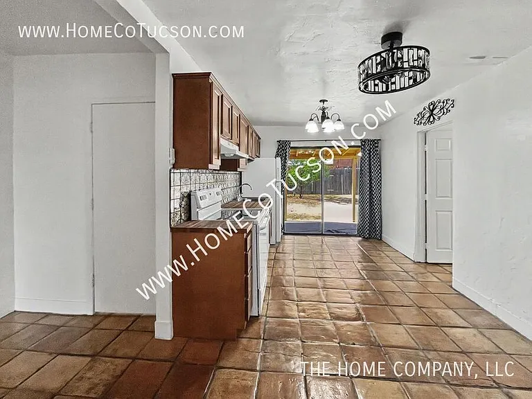 4564 E Seneca St — Photo 12