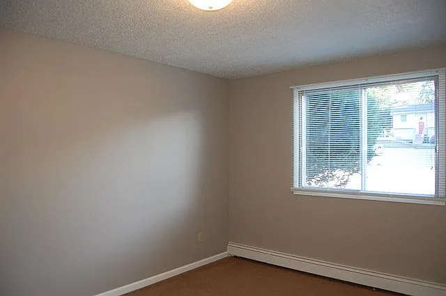 902 North Dodge — Photo 7
