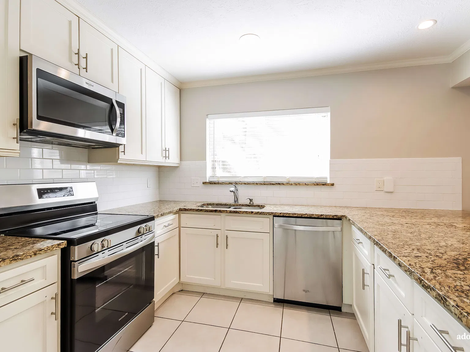 3 bed, 2.5 bath, 1568 sqft, $2,000 — Photo 3