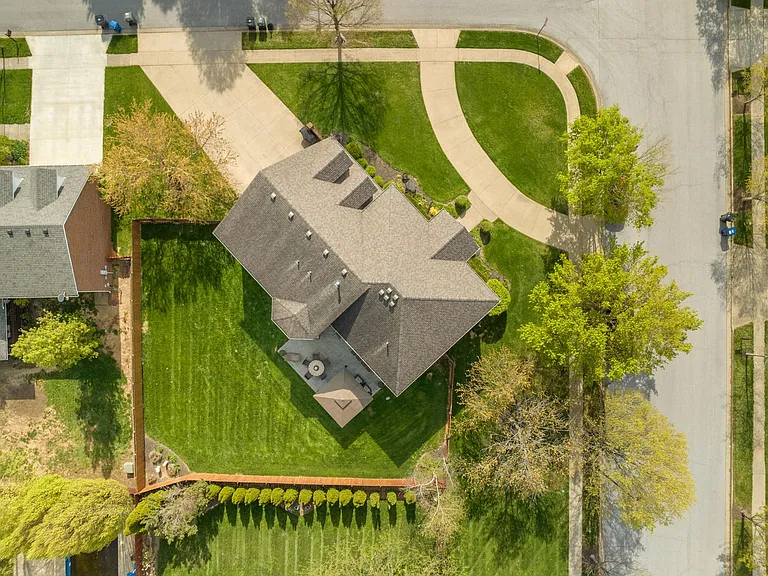 2128 Roswell Dr — Photo 31