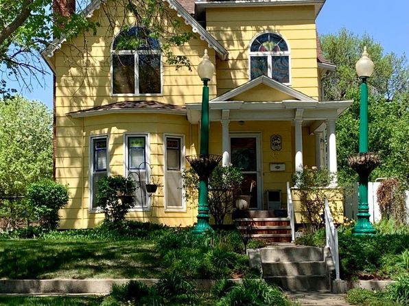 67 4th Ave NW, Watertown, SD 57201