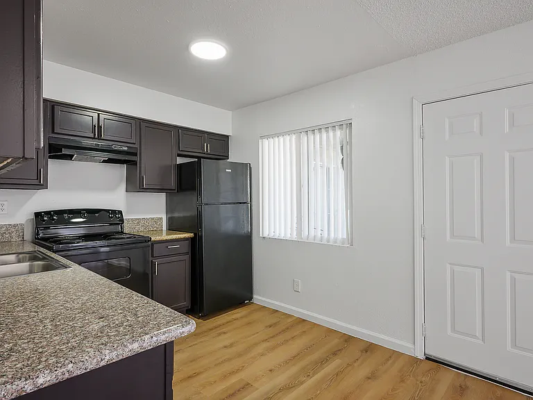Desert Aire Apartments — Photo 6