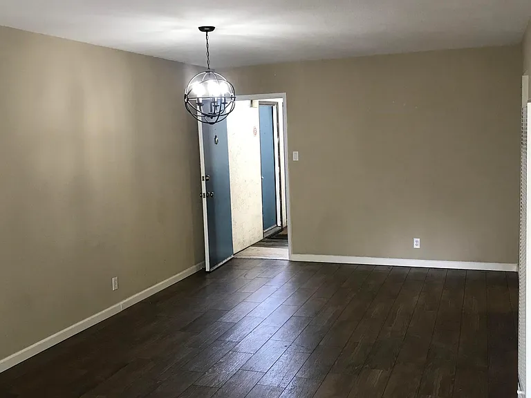 2600 Laguna Cir #E — Photo 7