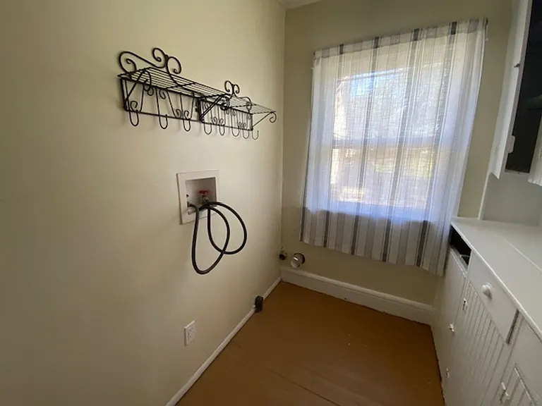818 Justin Ave — Photo 8