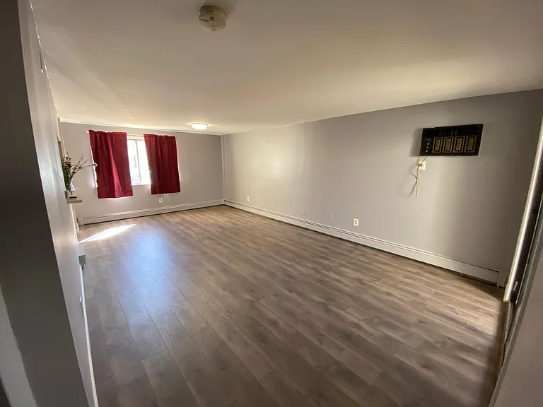 16 Adams Ct #16 — Photo 2