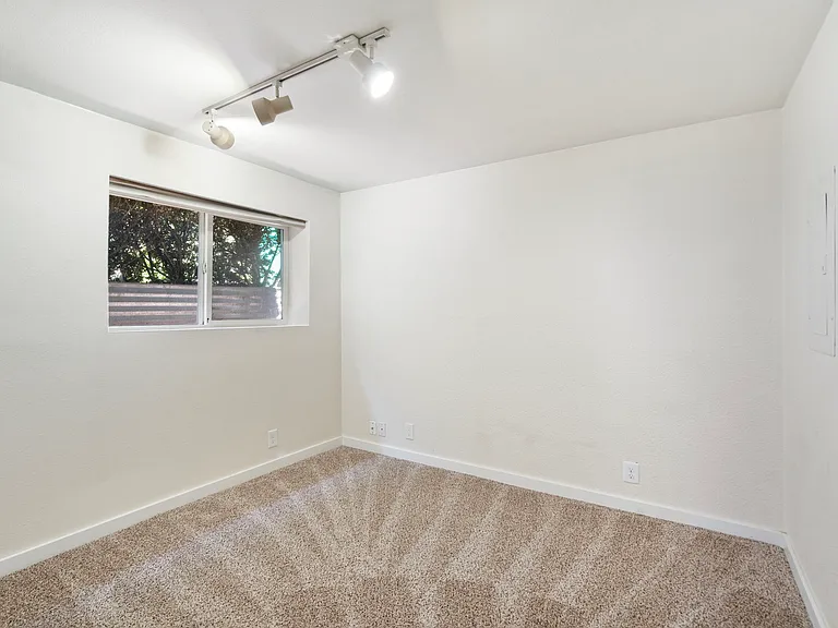 5112 NE Glisan St — Photo 7