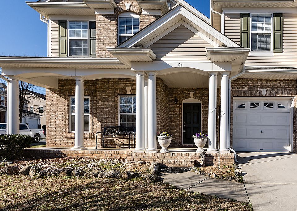 2nd image of 124 Silverspring Pl