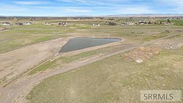 1st image of Overlook Ln