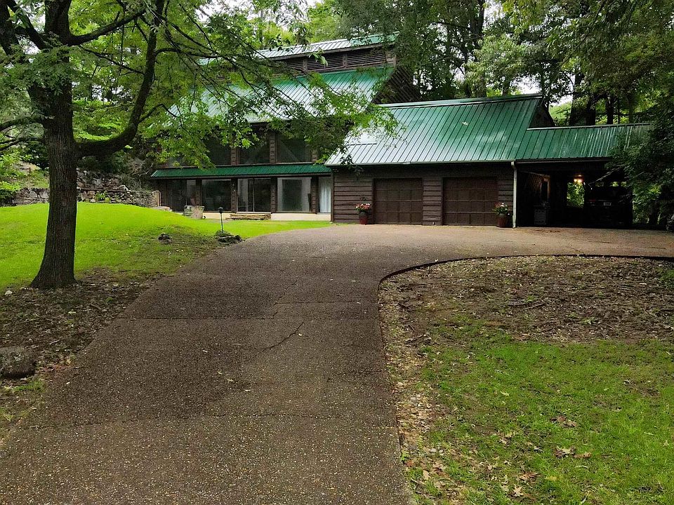 1st image of 100 N Park Dr
