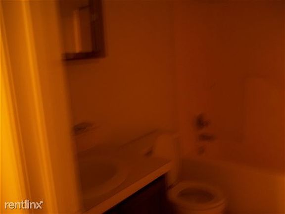 2 bedroom TH Full Bathrom