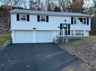 18 Mull Berry Dr, Gales Ferry, CT 06335