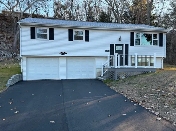 18 Mull Berry Dr, Gales Ferry, CT 06335