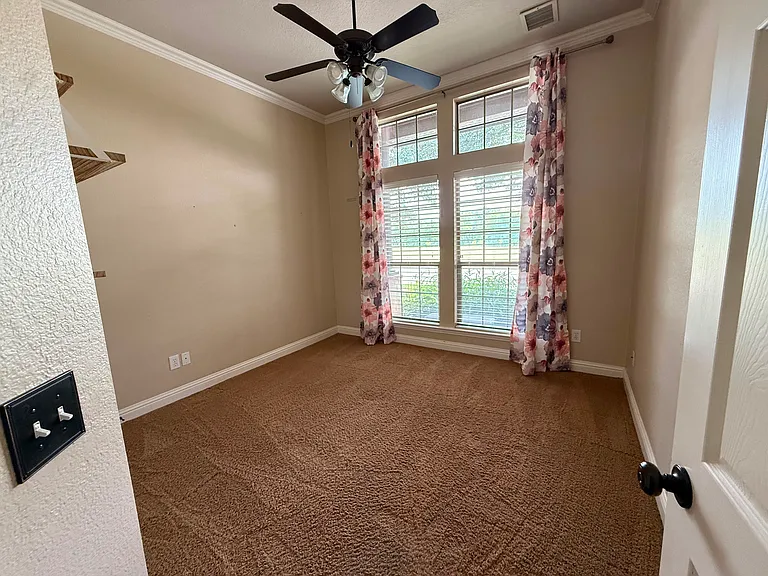 518 Creekside Dr — Photo 23