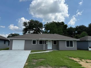 5420 Beaumont Ave, Groves, TX 77619