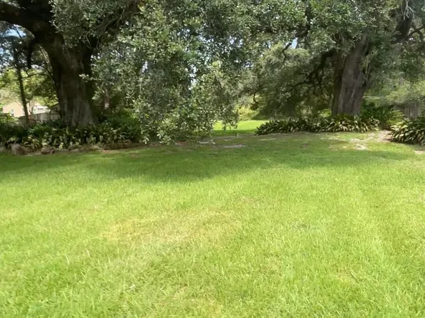 207 Loreauville Rd, New Iberia, LA 70563