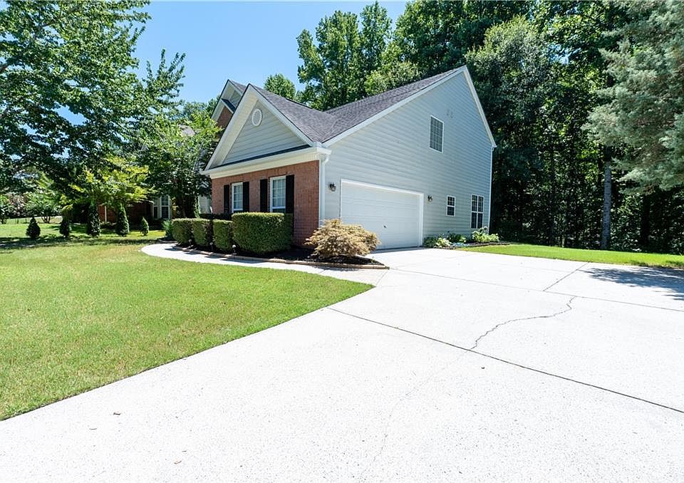 1st image of 2238 Saint Albans Pl