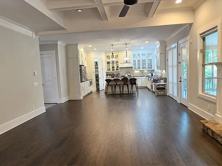 2110 E Roxboro Rd NE — Photo 9