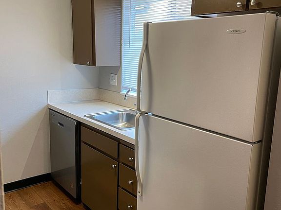 3rd image of 4094 Market St NE APT 14