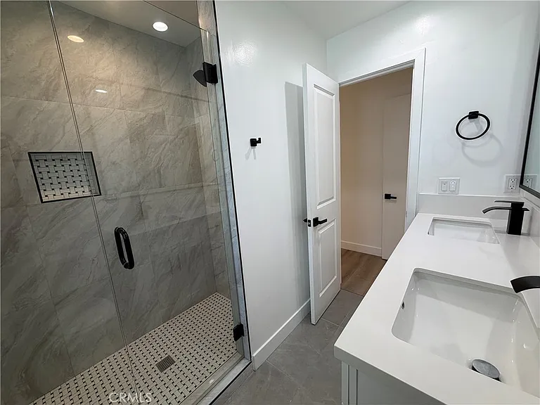 8414 Owensmouth Ave — Photo 10