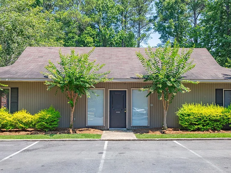 Orleans Apartments — Photo 12