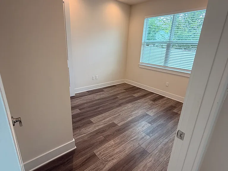 2065 Paragon Cir W — Photo 12