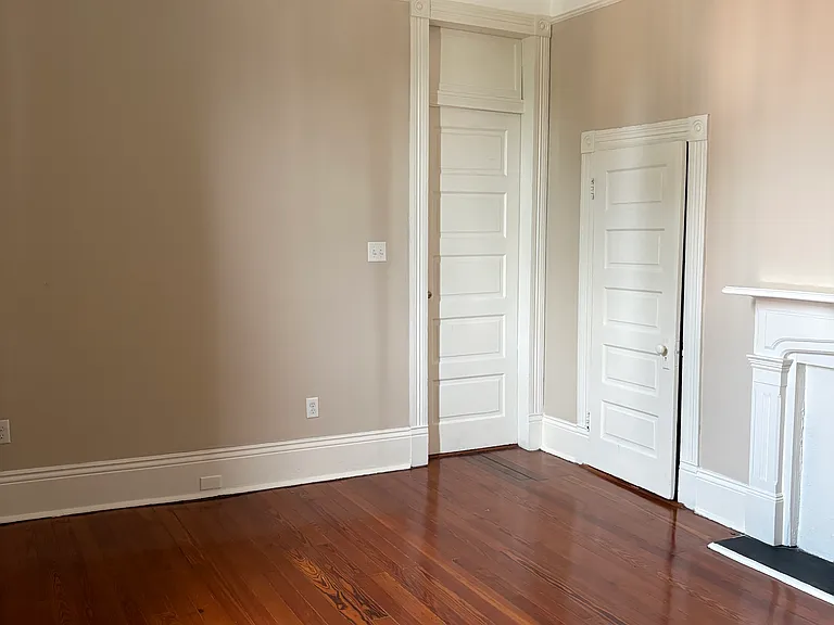 200 S Scott St — Photo 24