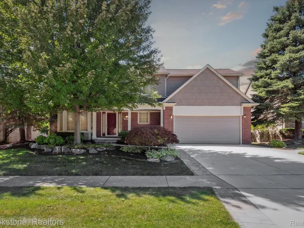 3162 Courtfield Dr, Rochester Hills, MI 48309