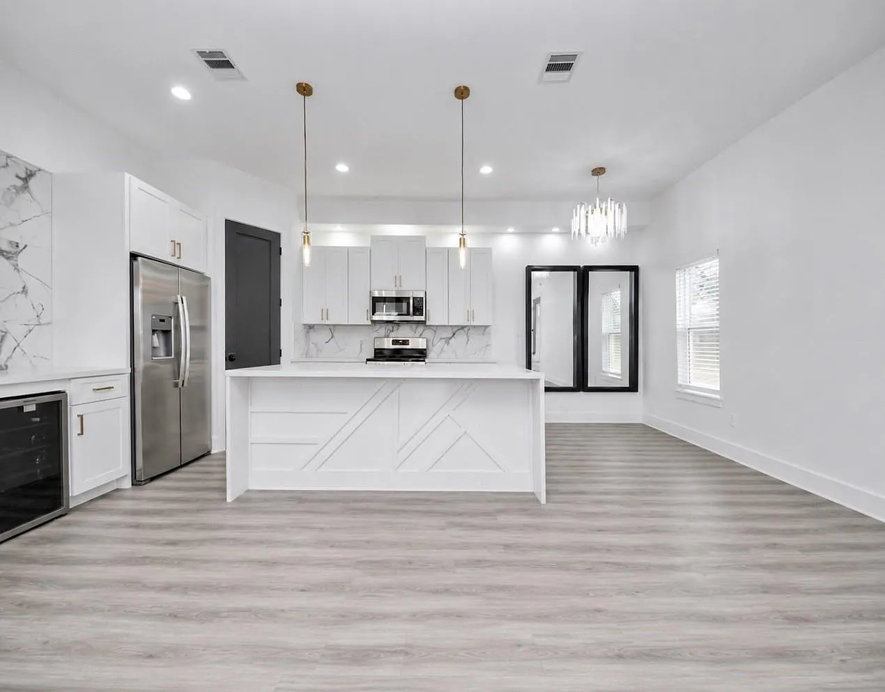 4 bed, 2.5 bath, 3080 sqft, $2,600 — Photo 2