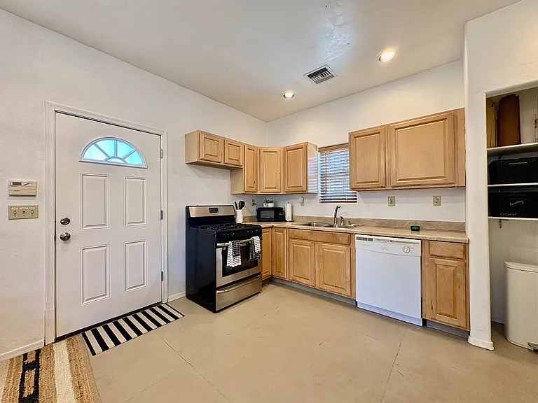 1718 E Grant Rd #2 — Photo 6
