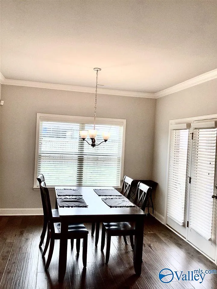 4 bed, 3.0 bath, 2139 sqft, $1,995 — Photo 2