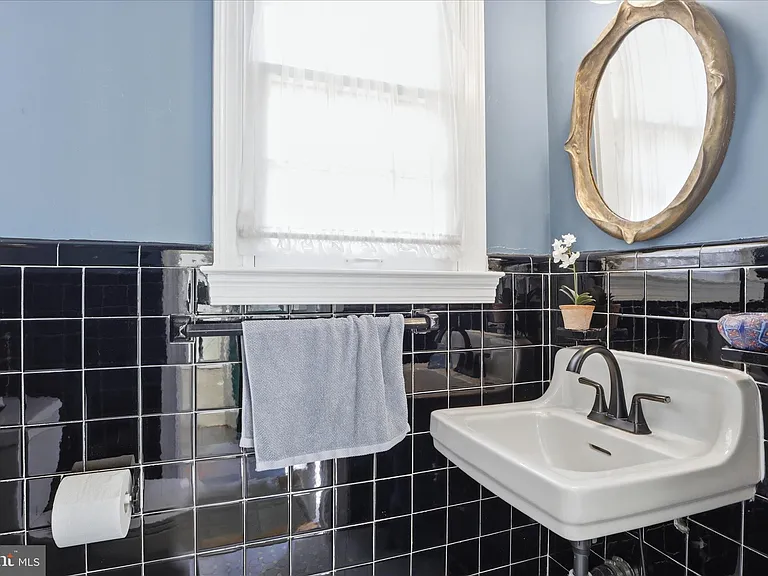 3221 Coquelin Ter — Photo 16